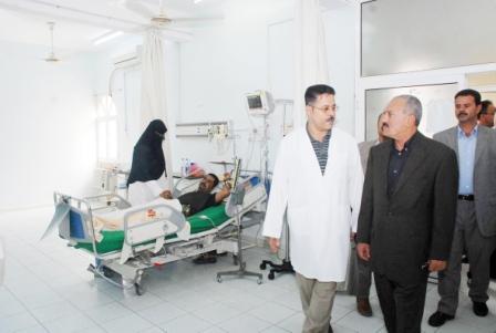 الرئيس لدى زيارته مستشفى ابن سينا أمس